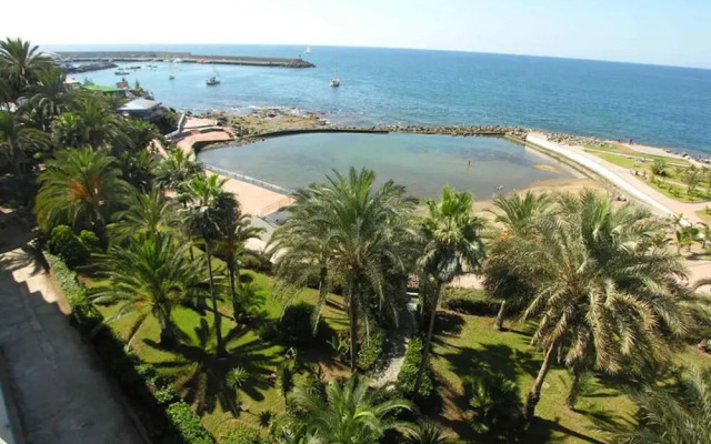 Elegant and Spacious Apartment With Sea Vieuw