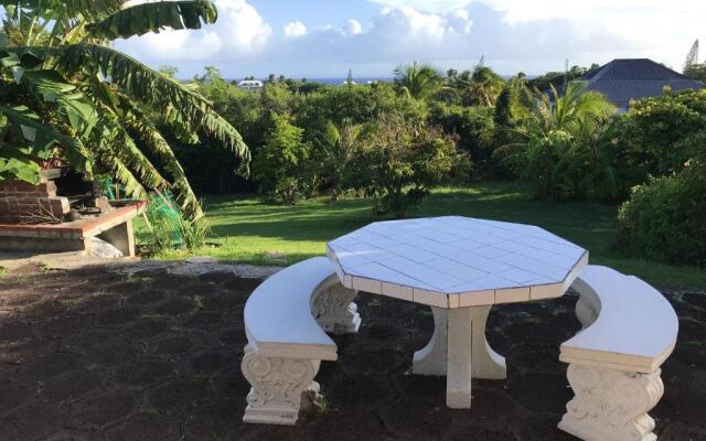 Maison de 4 chambres a Saint Francois a 300 m de la plage avec vue sur la mer piscine privee et jardin clos