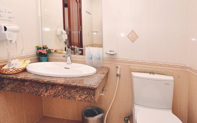 Tan Hoang Long Hotel