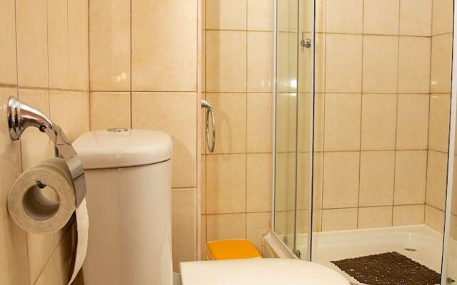 FM Premium 1-BDR Apartment with Pool & Parking - Summertime