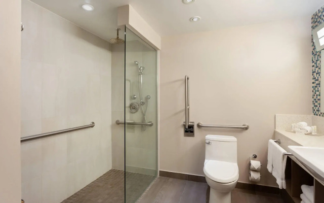 Courtyard by Marriott Isla Verde Beach Resort