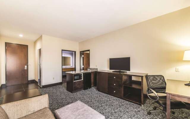 La Quinta Inn & Suites by Wyndham Tulsa - Catoosa Route 66