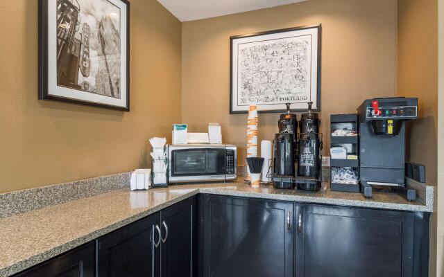 Rodeway Inn Portland Airport Hotel
