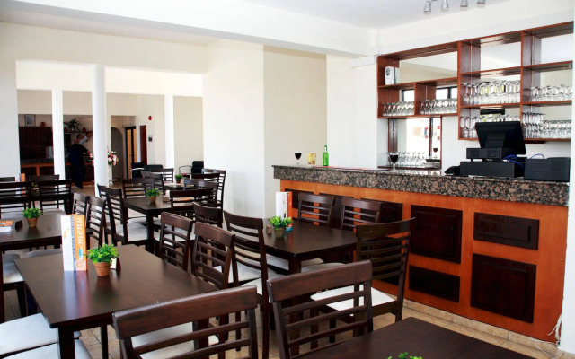 New York Plaza Hotel Apartments