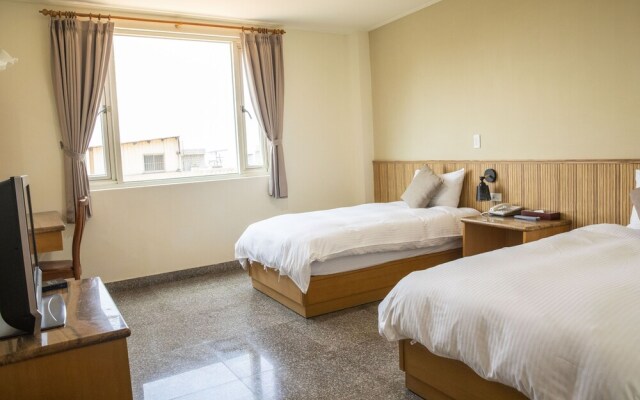 Holiday Hotel
