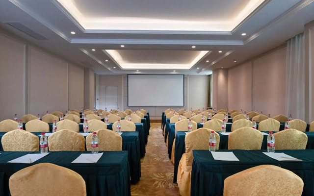 Vienna Hotel(Huizhou High Speed Railway North Station)