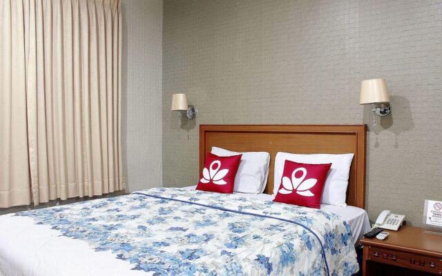 ZEN Rooms Basic Sawojajar