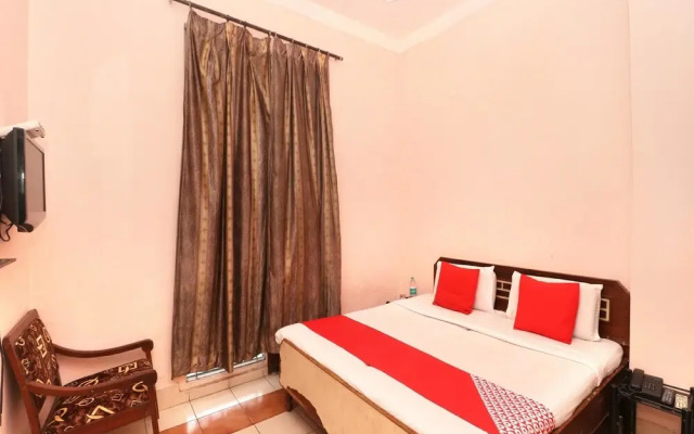 OYO 37657 Hotel Eshant
