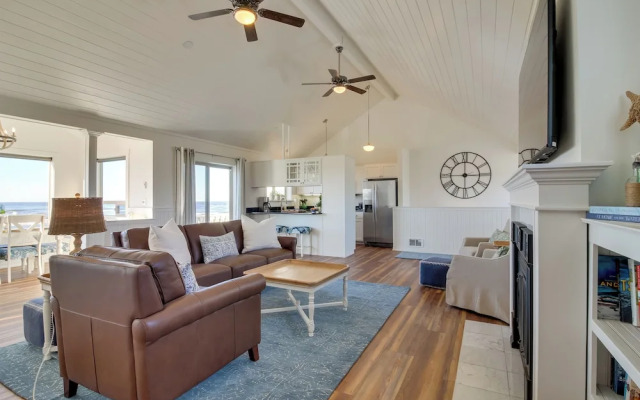 Scenic Bandon Vacation Rental w/ Beach Access!