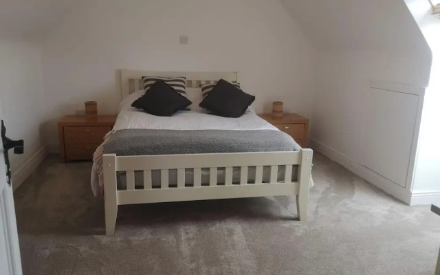 3 bed House With 2 Living Areas and 2 Bathrooms