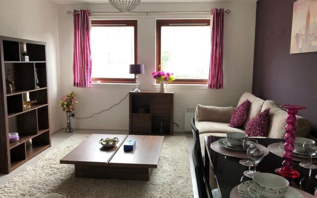 Stunning 2-bed Serviced Selfcatering Apartment