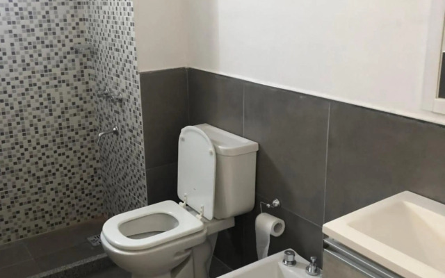 Studio Francia (Fac. Medicina, HECA, UCA. Parque)