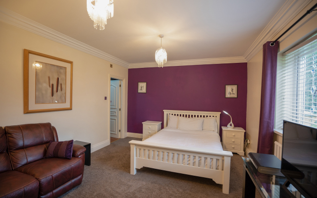 OYO Oakcroft Guest House Manchester Airport