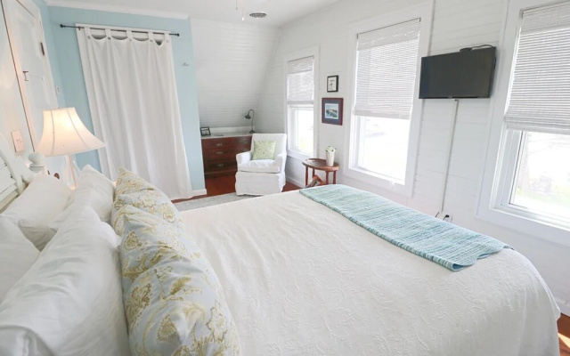 3723 Pleasant Ave. 3 Bedroom Home by RedAwning