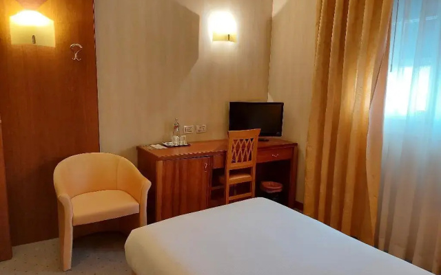 PHI Hotel Astoria