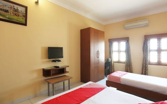 OYO 13566 Sujatha Residency