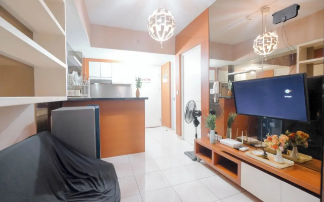 Modern 2BR Apartment for 4 Pax at Springlake Summarecon