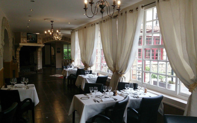 Hostellerie Du Lys - Hôtel & Restaurant