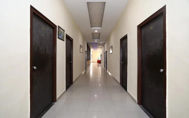 Hotel Maanya Palace by OYO Rooms