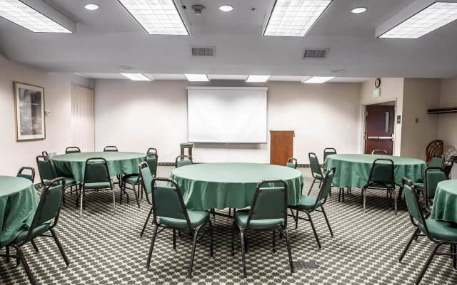 Clarion Hotel Portland Airport