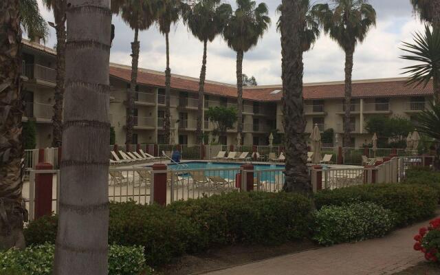 DoubleTree by Hilton Hotel Bakersfield