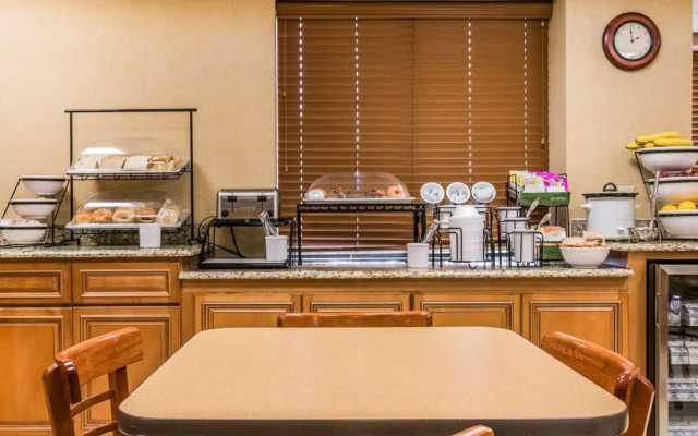 Wingate by Wyndham Utica