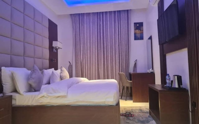 Debbie's Suites and Apartments