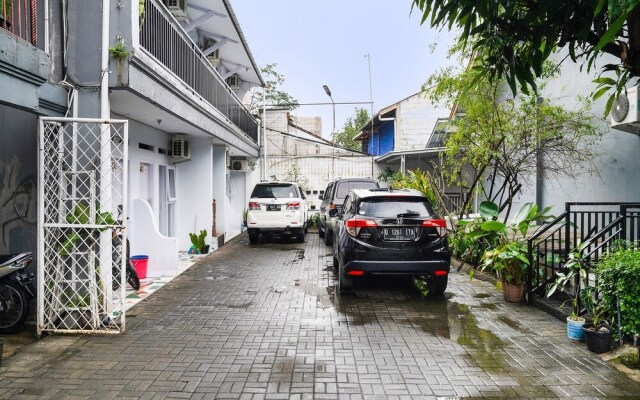 OYO 91561 Gandhi Hotel