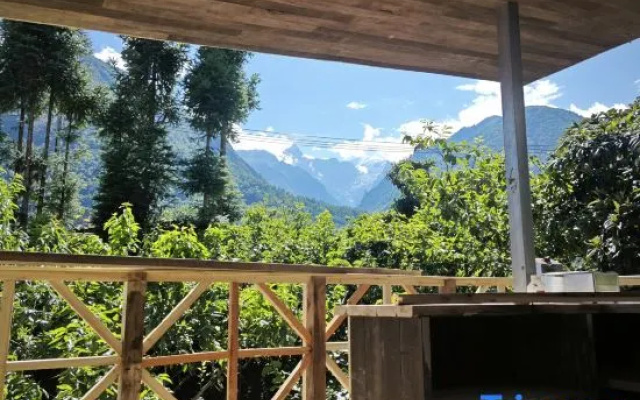 Mountain Stream · Courtyard (Hailuogou Moxi Ancient Town Branch) – Outside – Luding