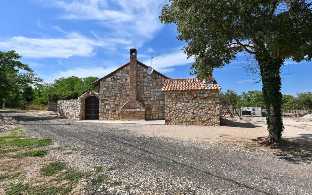 Authentic Stone House Stela & Lea