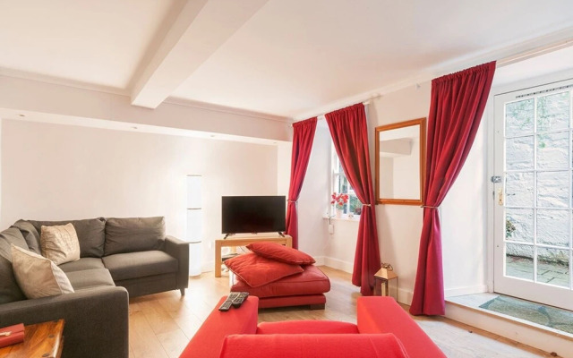 1 Bedroom Georgian Flat In New Town