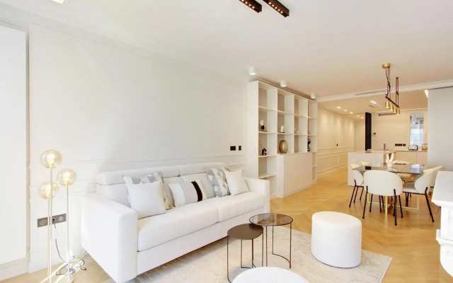 Stunning apartment with view at the very heart of Paris