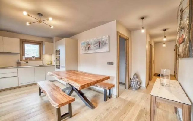 Luxurious 4-room Apartment With Swimming Pool, Gym, spa and Parking