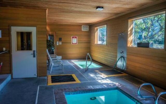 The Garibaldi House Inn & Suites