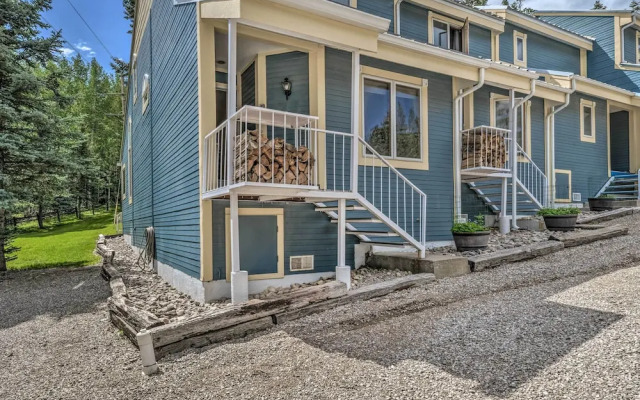 Cozy Cloudcroft Townhome ~ 1 Mi to Burro Ave!