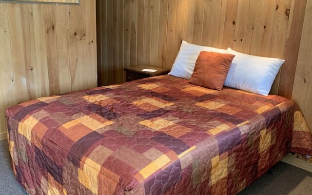 Whippoorwill Motel & Campsites