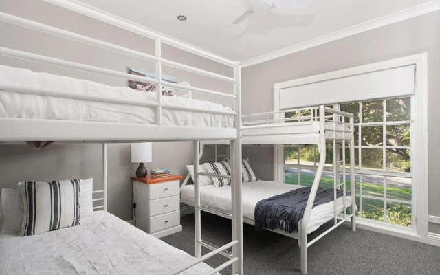 'The Croft' 11 Boulder Bay Rd - Cosy Beach House with Aircon & only 270m to the Beach — 4-star hotel in Fingal Bay