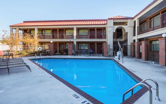 Red Roof Inn & Suites Scottsboro