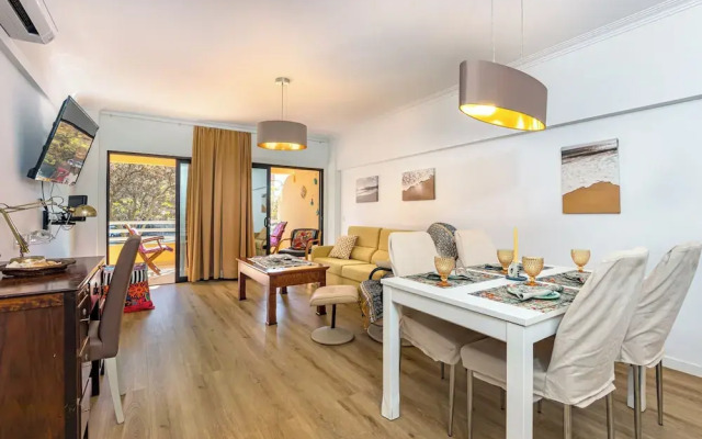 2 Bed-sleeps 4-vilamoura Beach-pool-spa-balcony