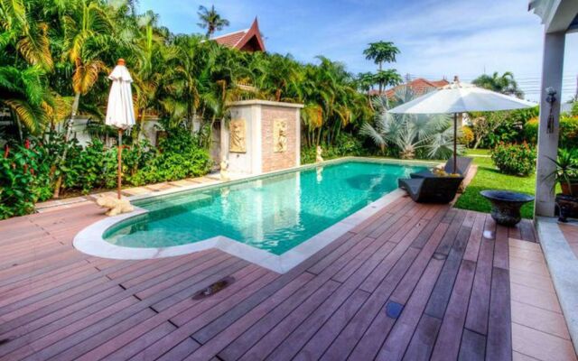 Pommard Villa by Jetta