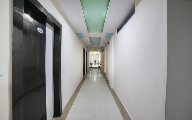 OYO 70175 Hotel Green Palace