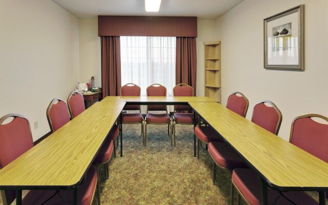 Country Inn & Suites by Radisson, Big Flats (Elmira), NY