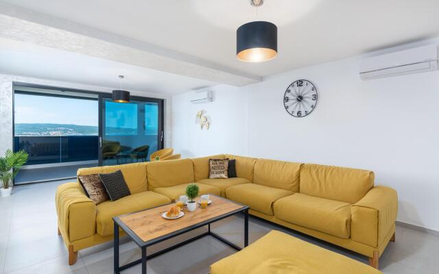 Twins III in Crikvenica