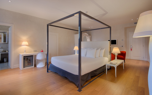 NH Collection Firenze Porta Rossa Hotel