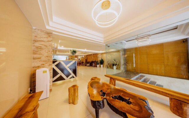 Happy Life Green Hotel