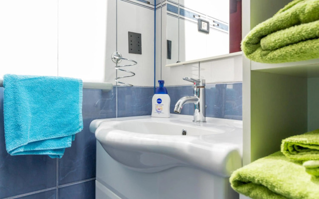 Top Center Apartment