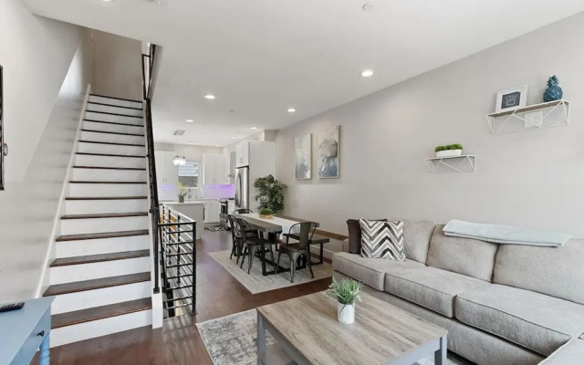 Luxury Roofdeck Retreat 4-bdrm Near Penn Chop