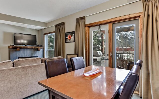 Fenwick Vacation Rentals Spacious Mountain 2 Bedroom with Hot tub
