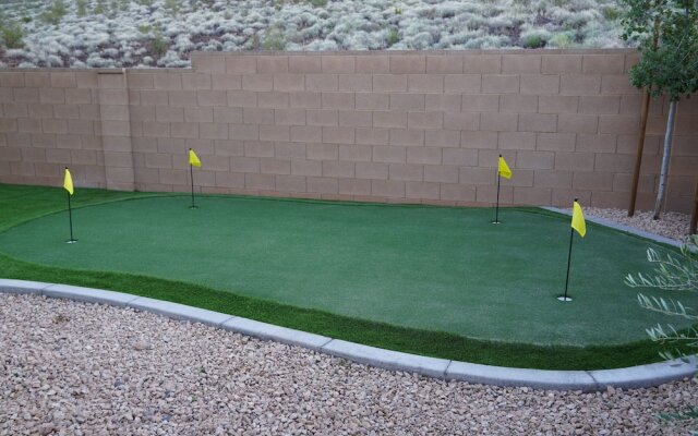 Whose Your Caddy? 5 Bedroom Home