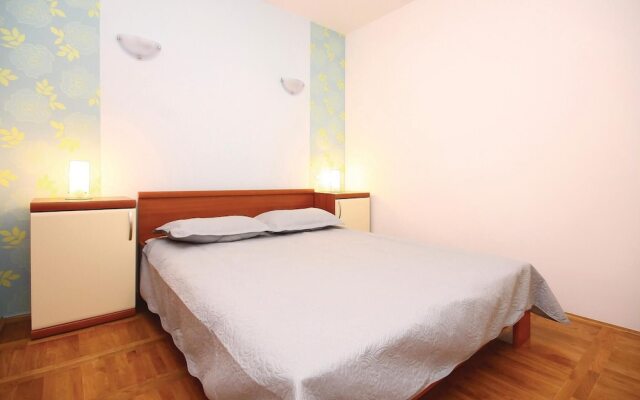 Nice Home in Skradin with Hot Tub, WiFi & 4 Bedrooms